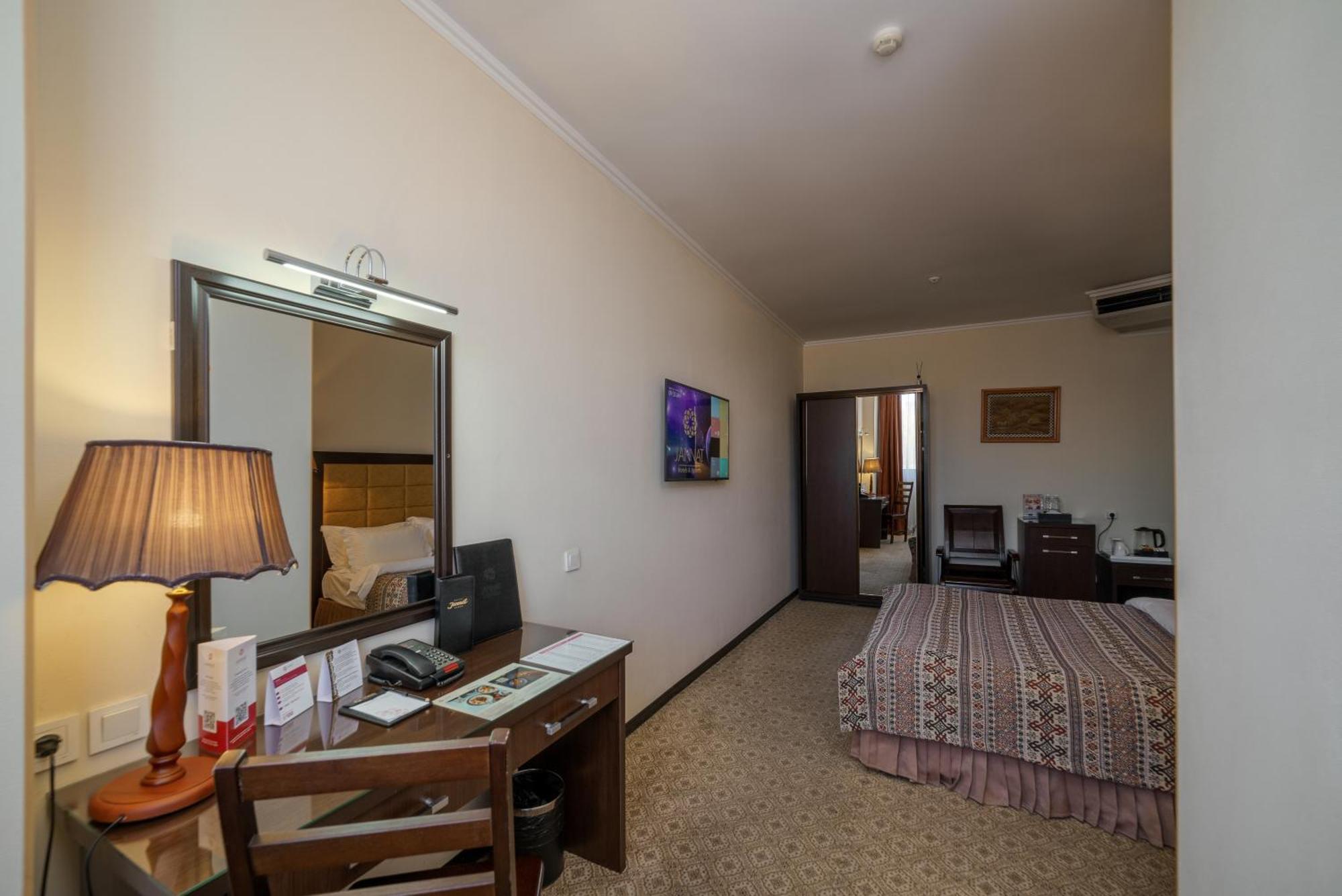 Jannat Regency Hotel Bishkek Bagian luar foto