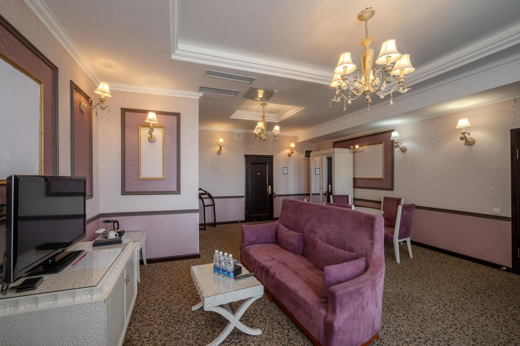 Jannat Regency Hotel Bishkek Bagian luar foto