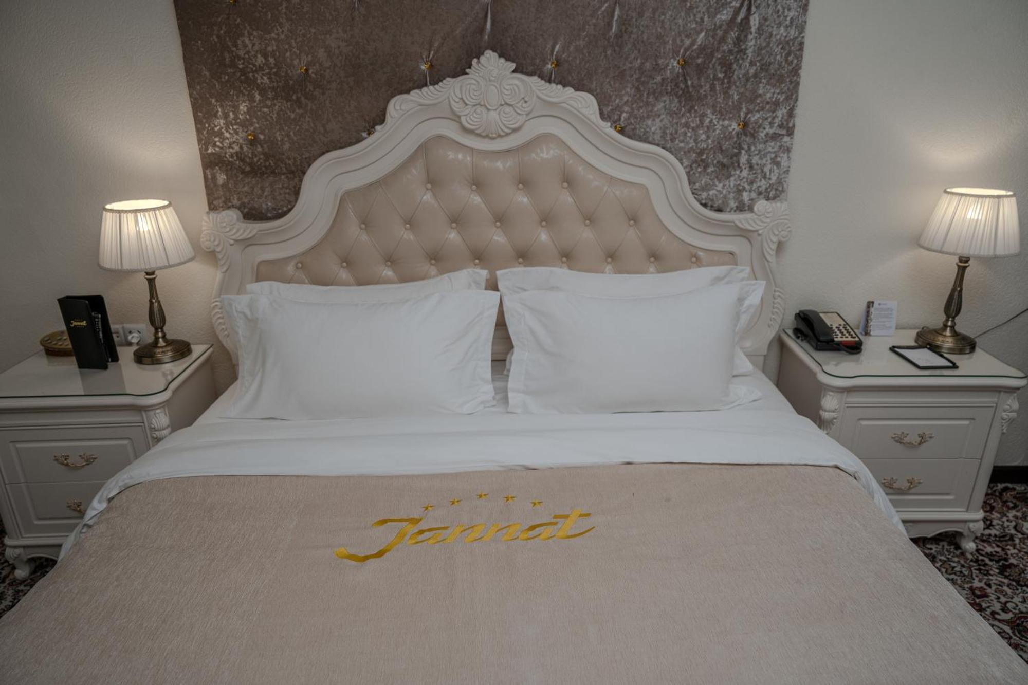 Jannat Regency Hotel Bishkek Bagian luar foto