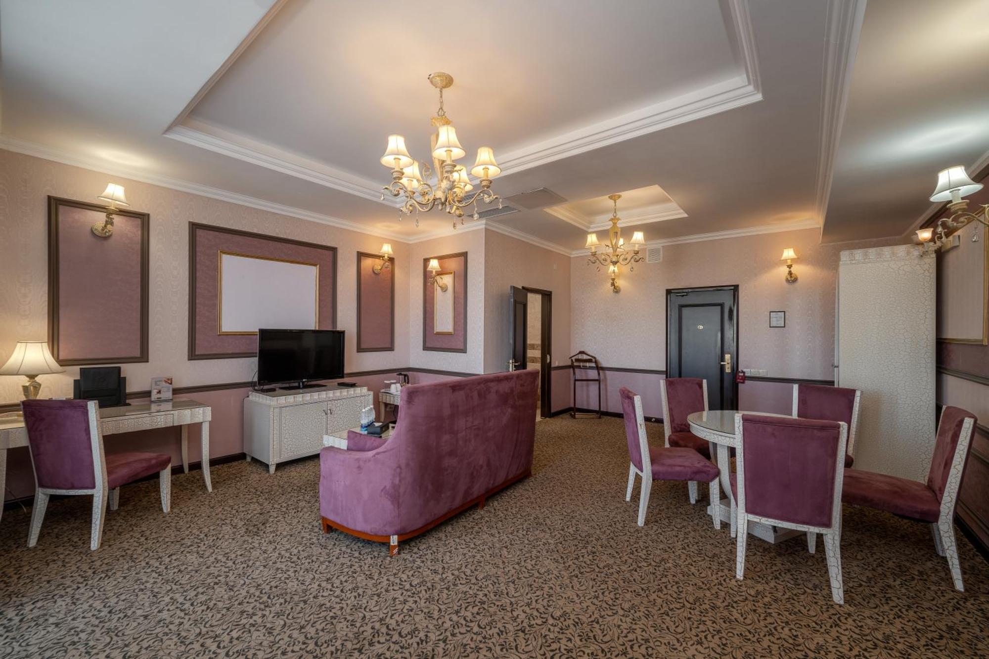 Jannat Regency Hotel Bishkek Bagian luar foto