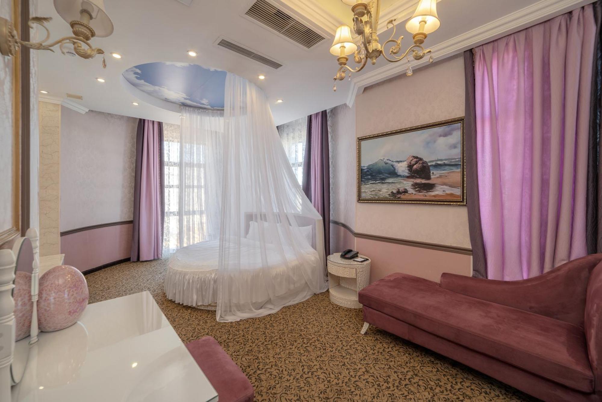 Jannat Regency Hotel Bishkek Bagian luar foto