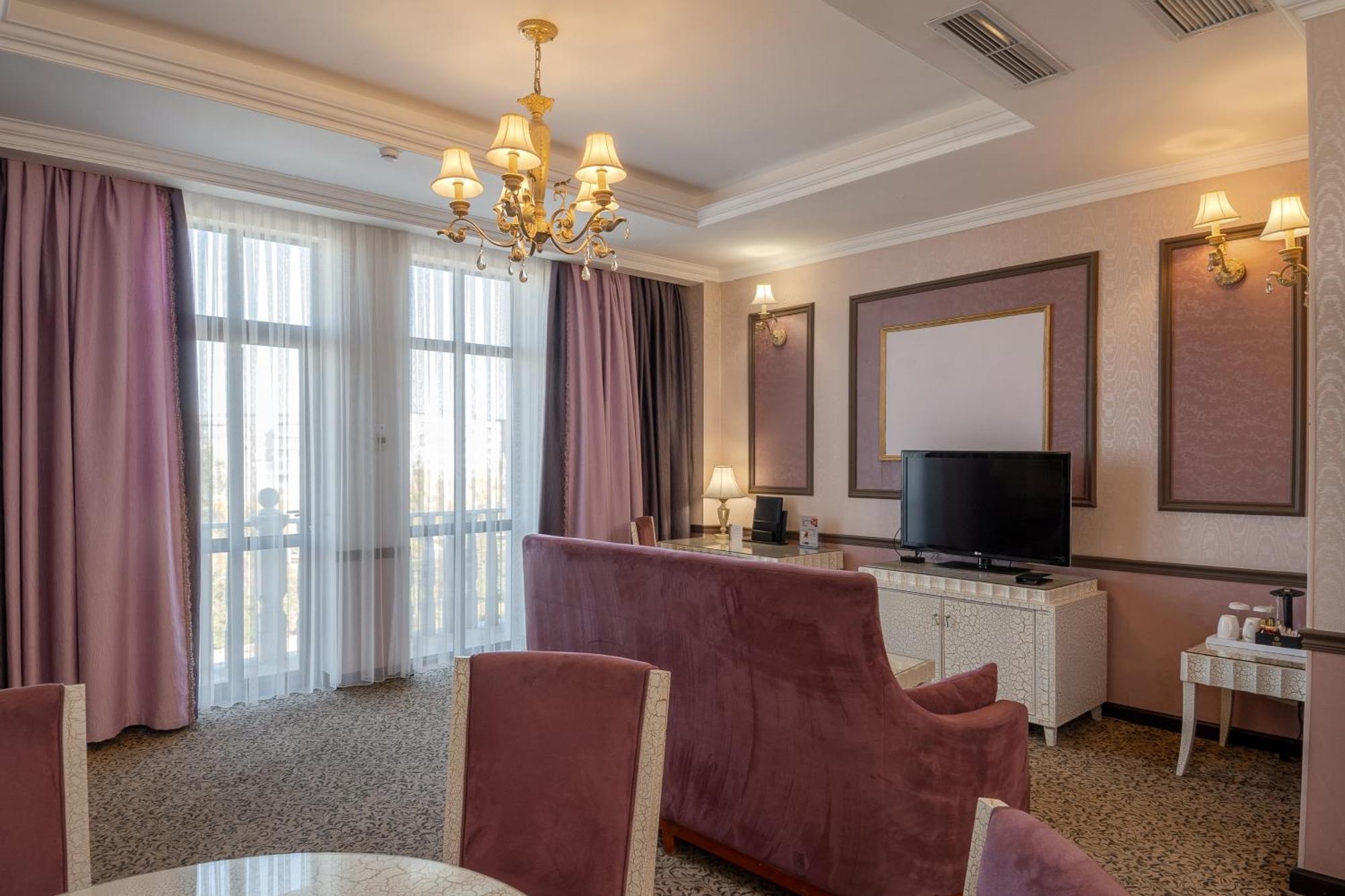 Jannat Regency Hotel Bishkek Bagian luar foto