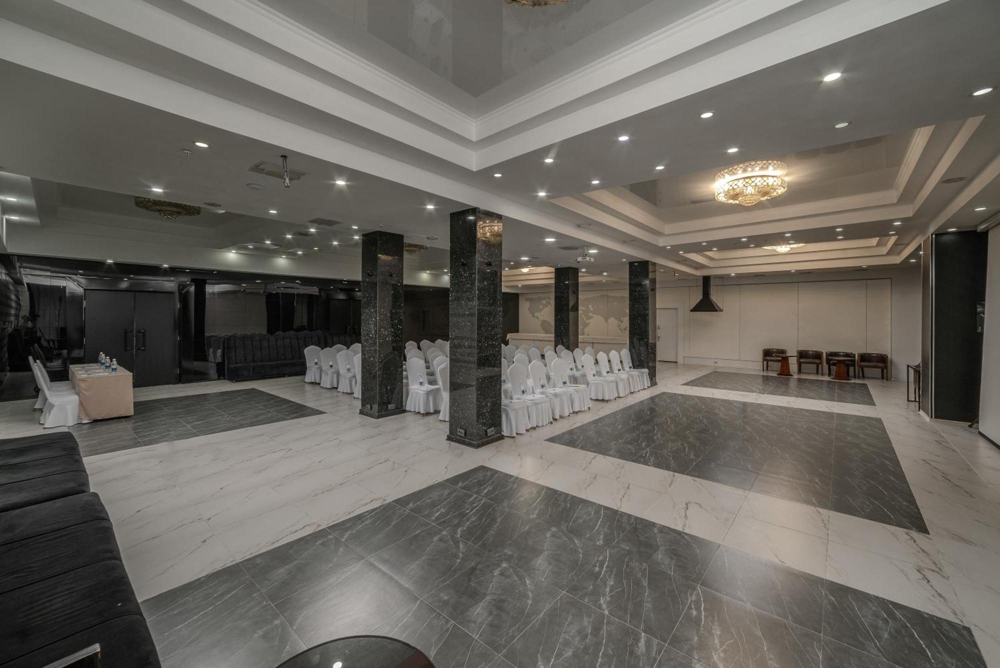 Jannat Regency Hotel Bishkek Bagian luar foto