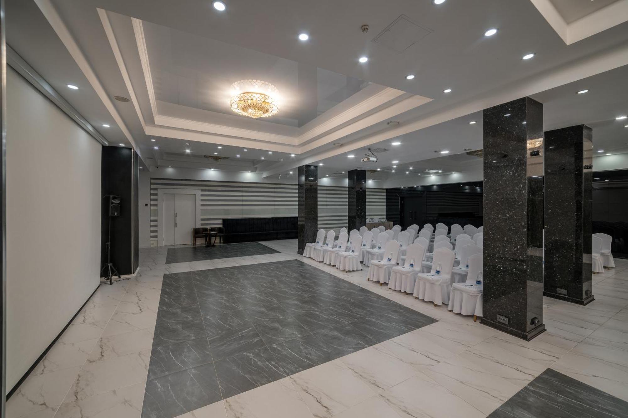 Jannat Regency Hotel Bishkek Bagian luar foto