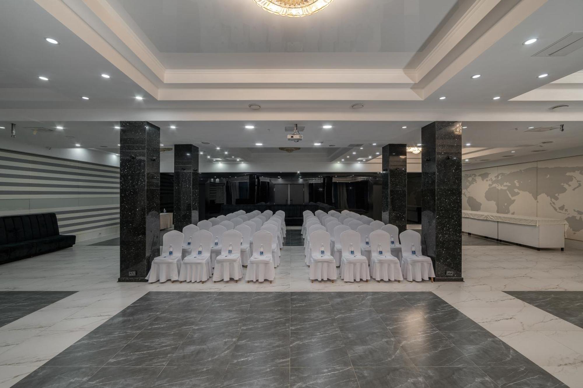 Jannat Regency Hotel Bishkek Bagian luar foto