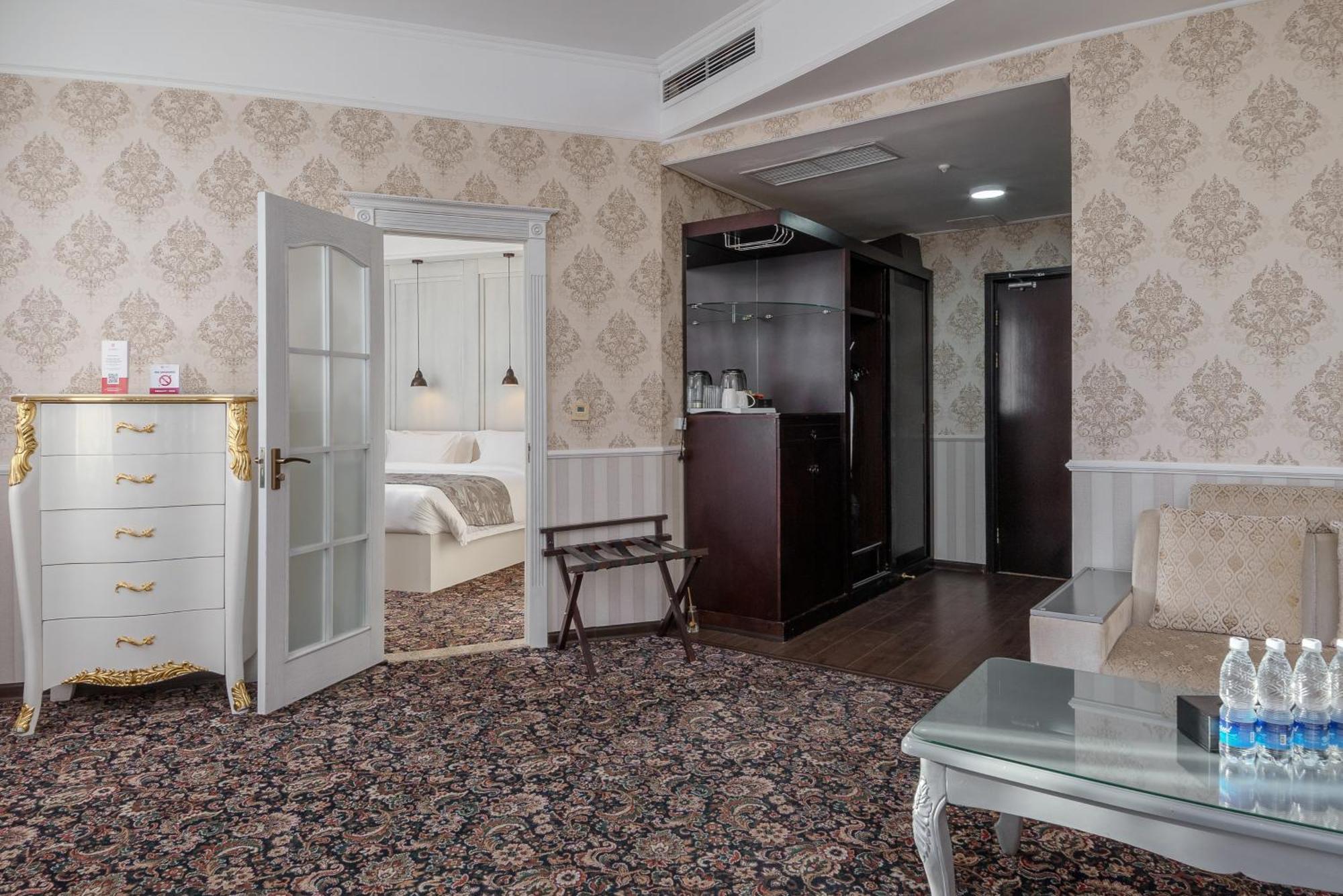 Jannat Regency Hotel Bishkek Ruang foto