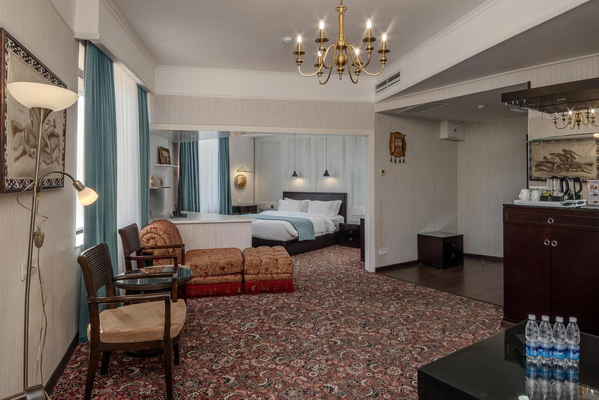 Jannat Regency Hotel Bishkek Ruang foto