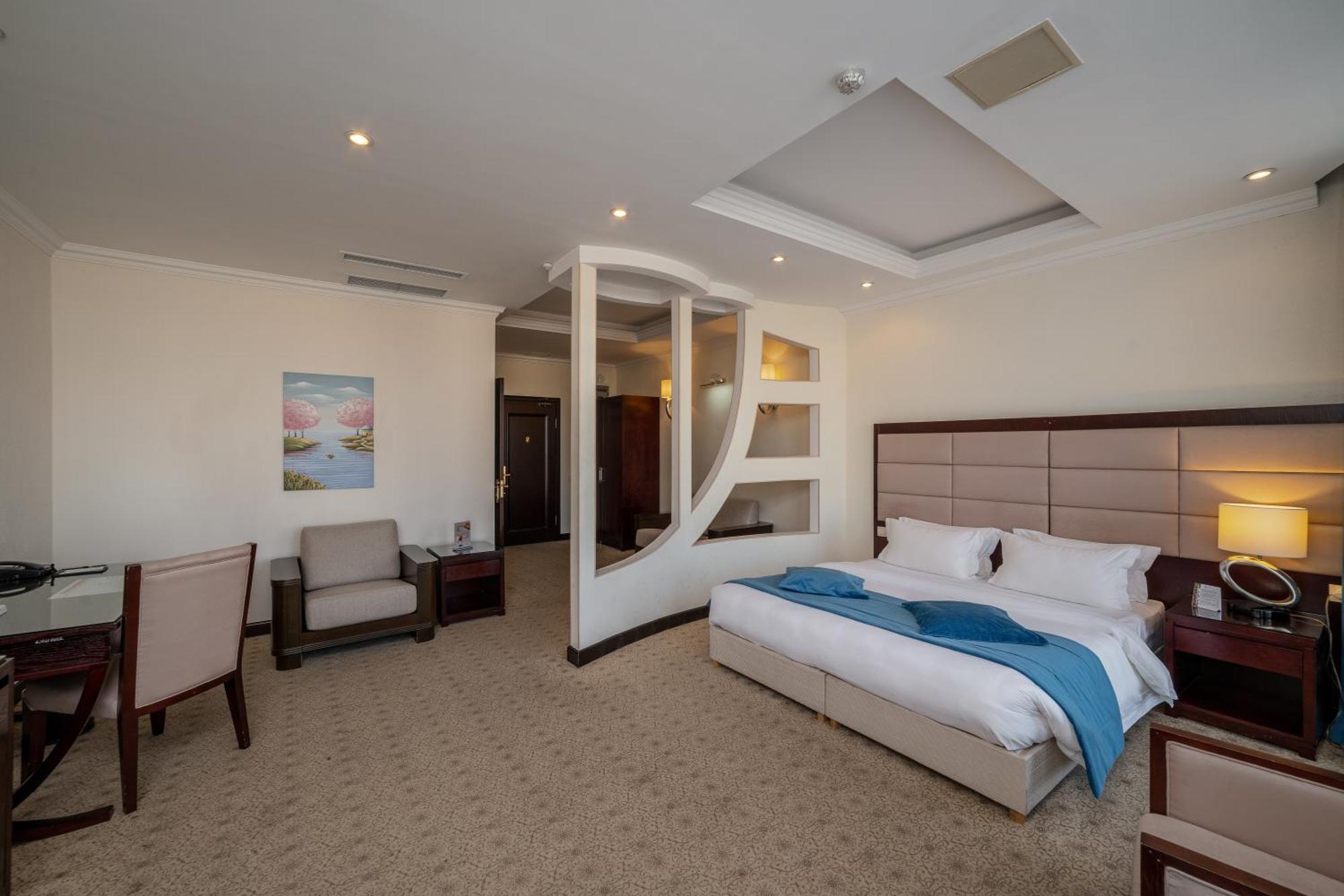 Jannat Regency Hotel Bishkek Ruang foto