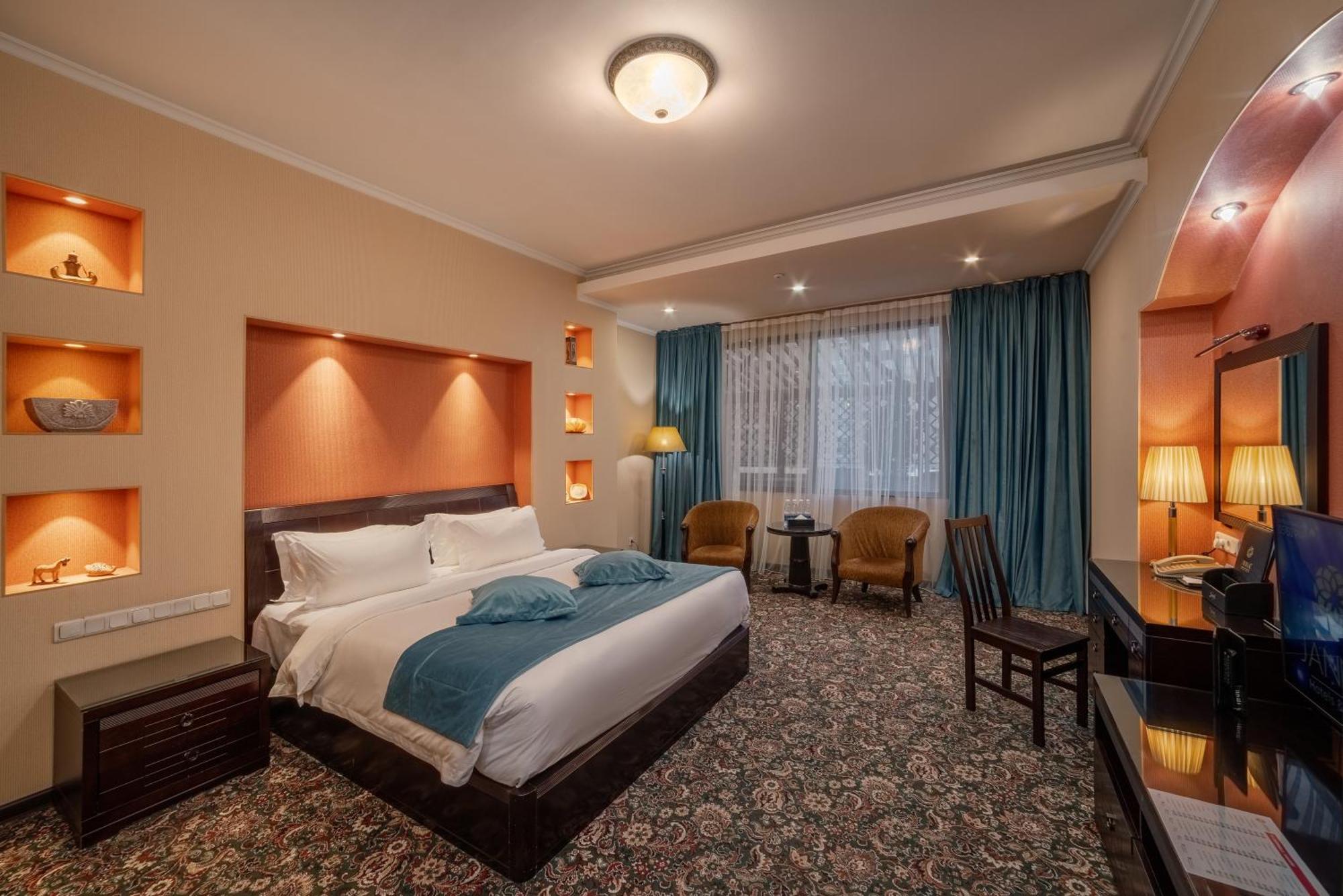 Jannat Regency Hotel Bishkek Bagian luar foto