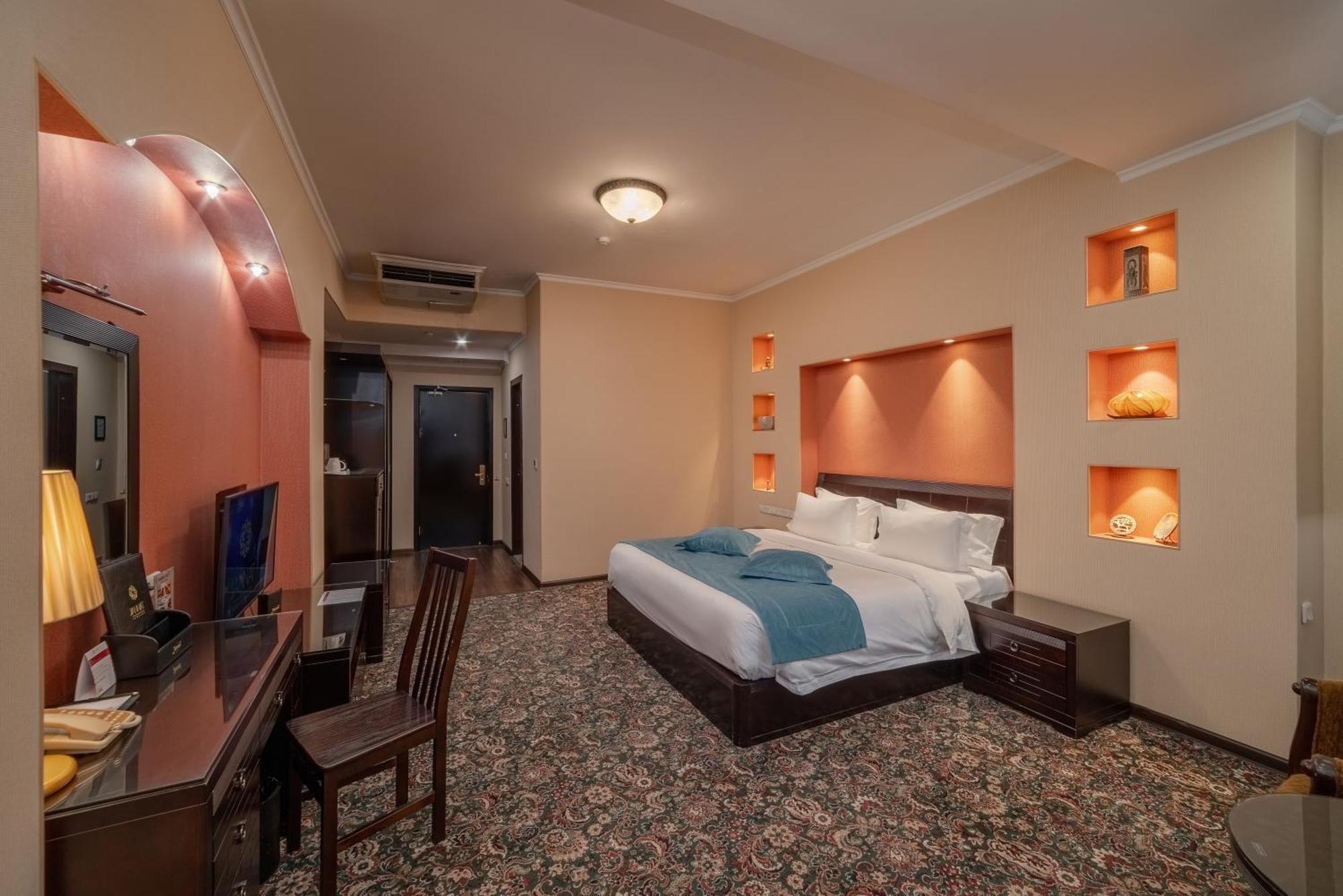 Jannat Regency Hotel Bishkek Bagian luar foto