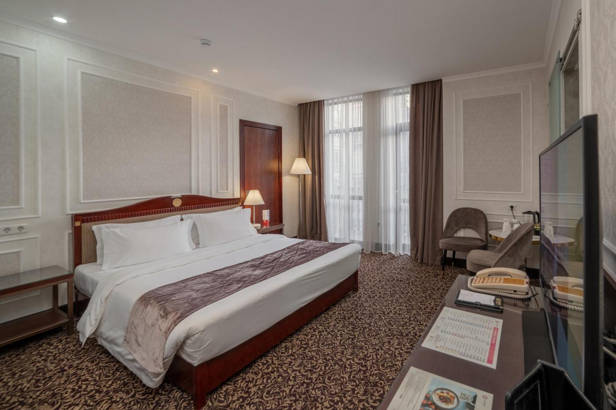 Jannat Regency Hotel Bishkek Bagian luar foto