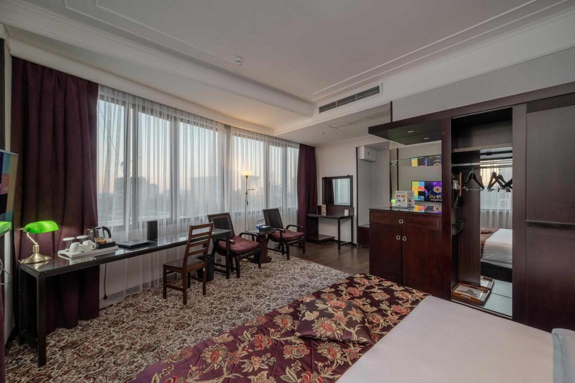 Jannat Regency Hotel Bishkek Bagian luar foto