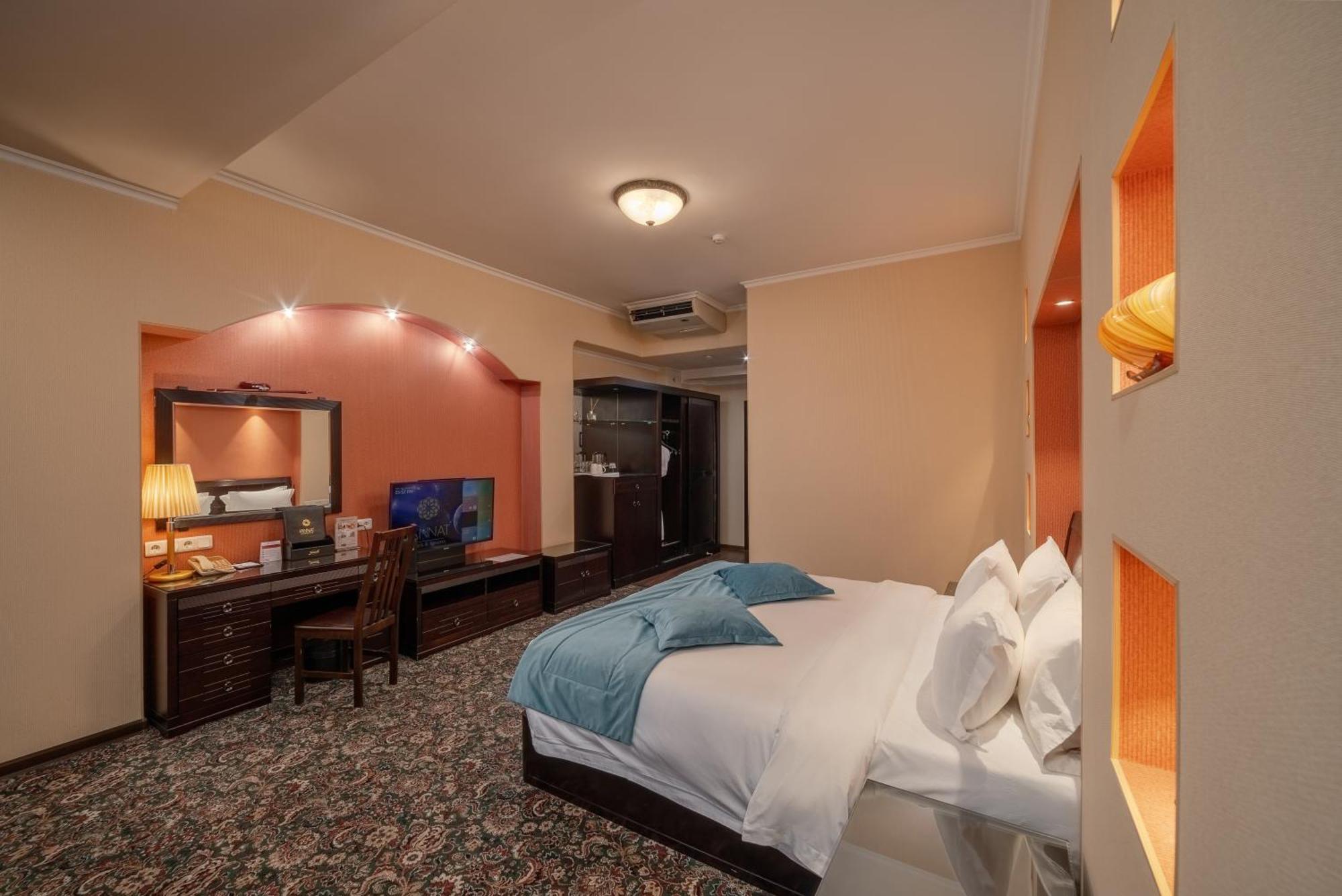Jannat Regency Hotel Bishkek Bagian luar foto