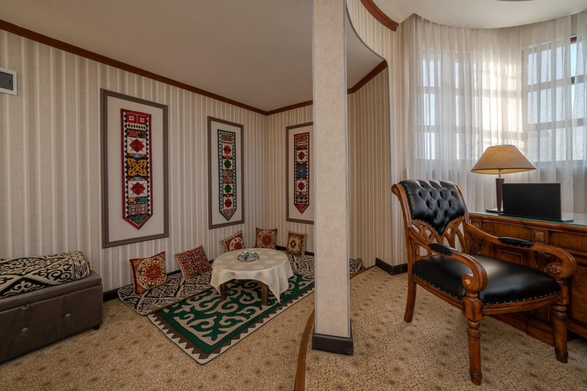 Jannat Regency Hotel Bishkek Ruang foto